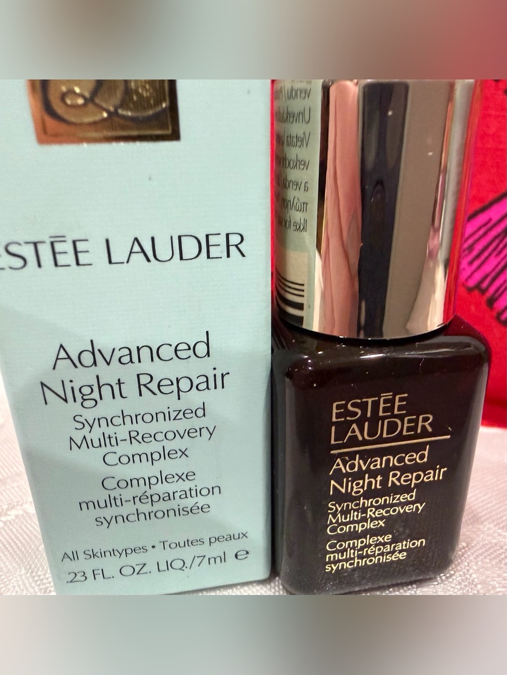 Estée Lauder Advanced Night Repair Serum & Resilience Crème. Plus bag. - Picture 5 of 7
